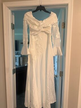 NWT Anewsta White Lace and Satin Long Sleeve Women's Dress